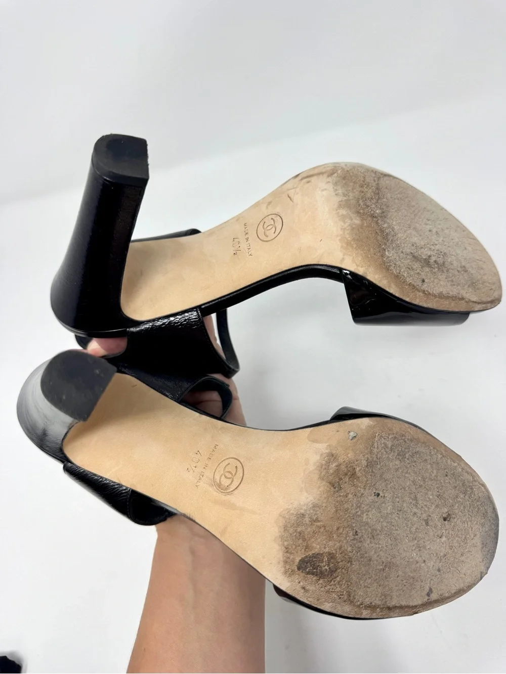CHANEL Black Patent Leather Slingback Sandals with CC Logo